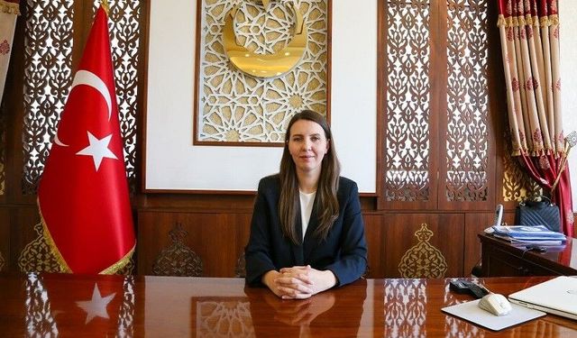 Gürpınar bir ilke imza attı: İlk kadın kaymakamı görev başında