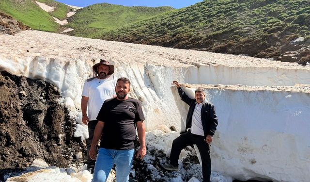 Van’da yazın ortasında bile kar temizleme çalışması sürüyor