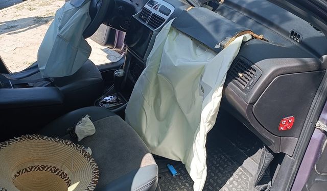 Van’da korkutan kaza: Araç duvara tosladı