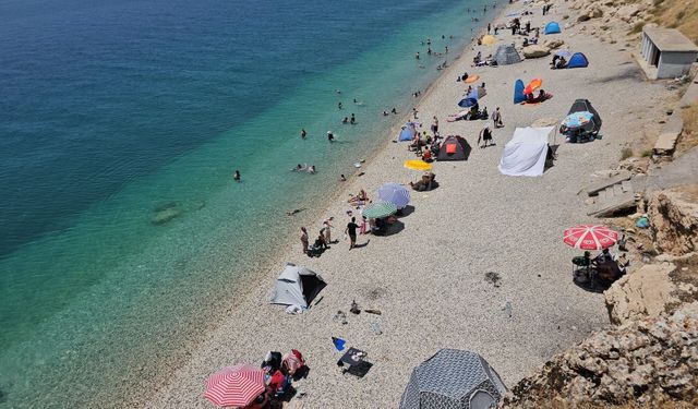 Van Gölü plajları Ege'yi aratmıyor
