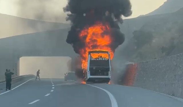 Yolcu otobüsü alev topuna döndü!