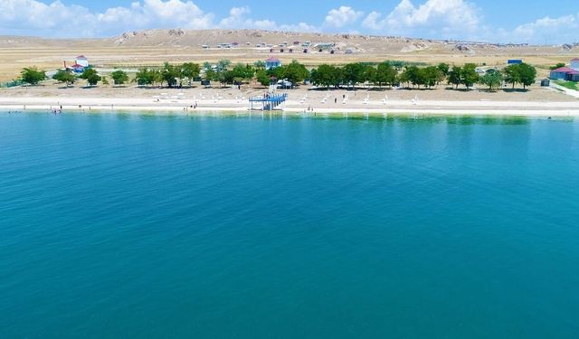 Van Gölü'nde ücretsiz aile plajı açıldı!