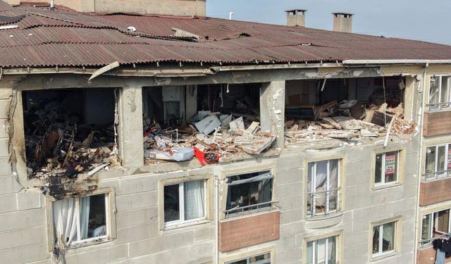 Apartman dairesinde patlama: 2 ölü, 5 yaralı!