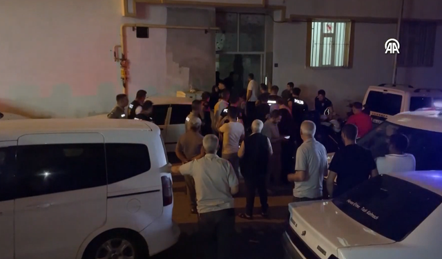 Akraba aileler arasında silahlı kavga: 1'i ağır 2 yaralı!
