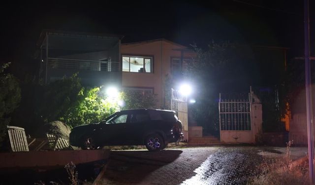 Husumetlilerinin olduğu eve kurşun yağdırdılar: Yarlılar var!