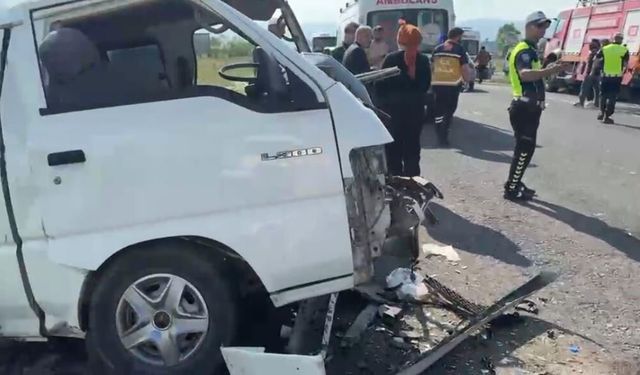 Küçük bir dikkatsizlik kazaya neden oldu: 7 yaralı!