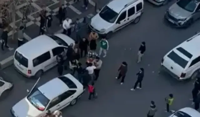 İki grup arasındaki tartışma kanlı bitti: Çok sayıda yaralı ve gözaltı var!