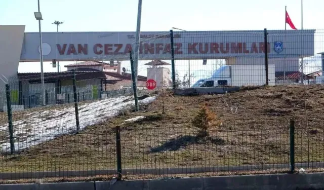 Van cezaevinde jiletli saldırı: 1’i ağır 3 gardiyan yaralandı!