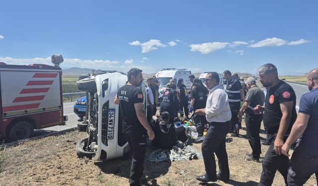 Van’da iki araç çarpıştı: 8 kişi yaralandı!