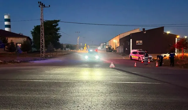 Polisten kaçan sürücü dehşet saçtı: 2 kişiyi ezdi, 1 ölü 2 yaralı!