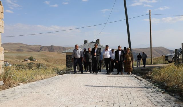 Tuşba’daki bu yollarda çamur ve toz tarih oldu!