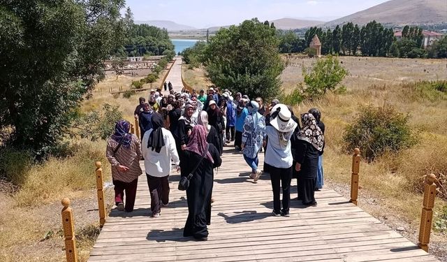 Vanlı kadınlar Van’ı keşfediyor!