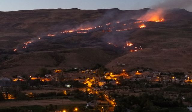 Van’da alevler büyüdü! Mahalleli seferber oldu