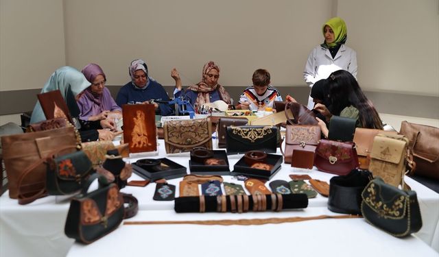 Deri atıkları Van’ın tarihi motifleriyle sanata dönüşüyor