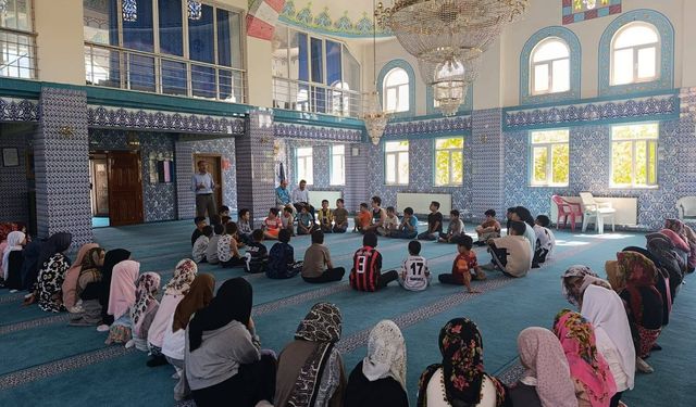 Van’da Yaz Kur'an Kursu öğrencilerine ‘Hazret-i Peygamber’ semineri!