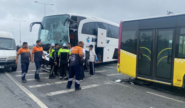 Van yolcu otobüsü kaza yaptı: Çok sayıda yaralı var!