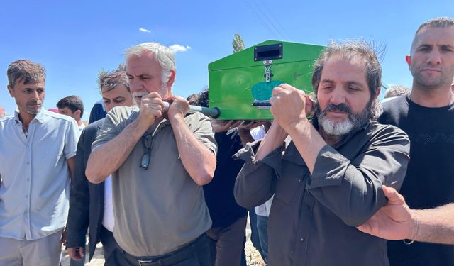 İHA Van Bölge Müdürü Şükrü Akyüz'ün genç oğlu toprağa verildi