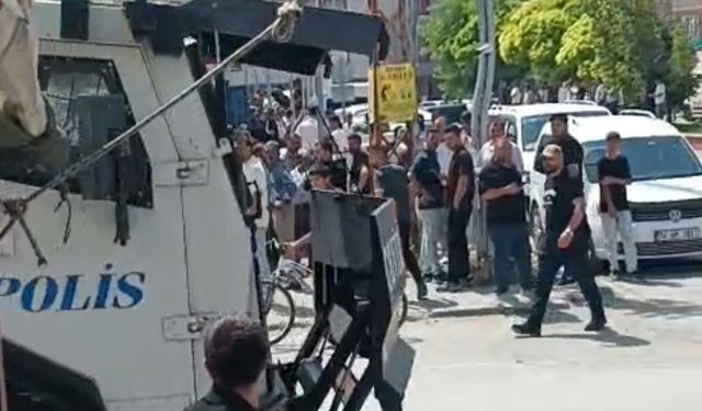 Van'da iki aile arasında taşlı sopalı kavga çıktı: Yaralılar var!