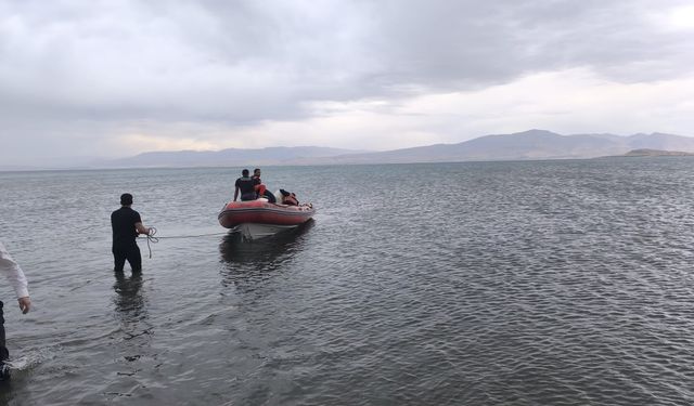 Van Gölü'nde can pazarı: 1’i çocuk 3 kişi hastaneye kaldırıldı!