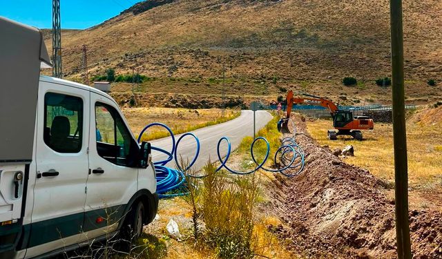 Van’da o mahalleye 2 bin 500 metrelik içme suyu hattı geldi!