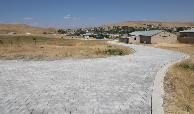 Van’da kırsal mahallelerin yolları yenileniyor!