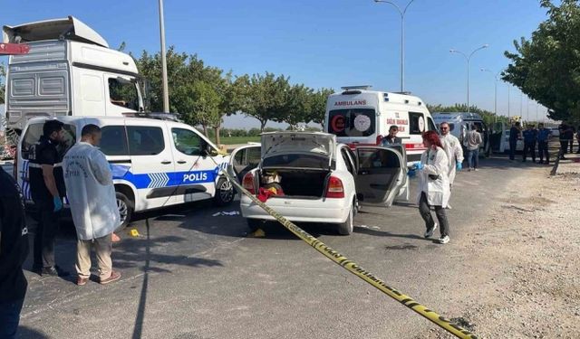 Seyir halindeki otomobile silahlı saldırı: 1 ölü, 1 yaralı!