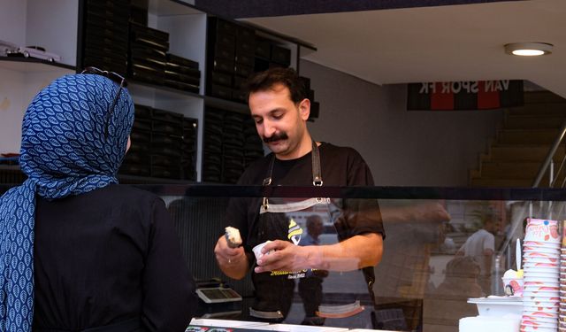 Türkiye’de sadece Van’daki bu işletmede var! Yiyen bir daha yiyor