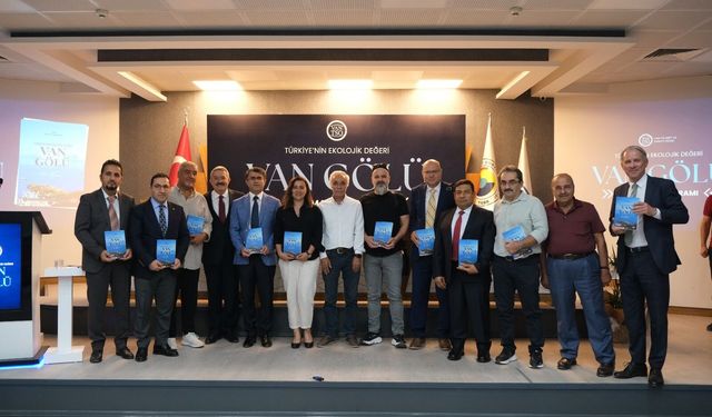 Van Gölü'nün kitabı çıktı: Van Gölü’ne dair her şey bu kitapta!