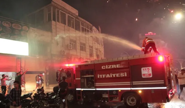 Amedspor galibiyet kutlamaları faciaya döndü: 3 iş yeri ve bir araç kül oldu!