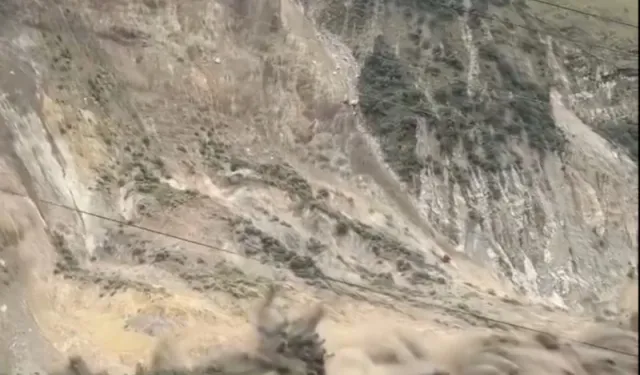 Heyelan sonucu dağ çöktü: Felakette 14 kişi hayatını kaybetti!