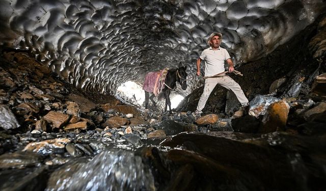 Van’da yaylacılar 40 metre uzunluğundaki tünellerden geçerek yaylalarına ulaşıyor