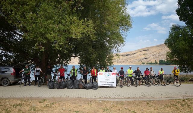 Van Gölü’ne dikkat çekmek için pedal çevirdiler