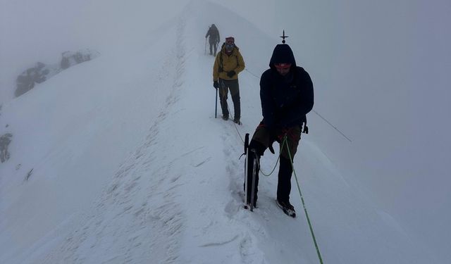 Vanlı dağcılardan peş peşe iki zorlu zirve