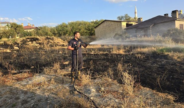 Van’da korkutan yangın: Şiddetli rüzgar yangına neden oldu!
