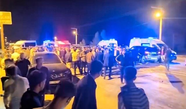 Yüksekova’da iki araç birbirine girdi! Kazada 3 kişi yaralandı!