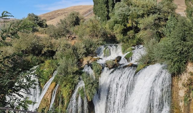 Muradiye Şelalesi’ne büyük ilgi!