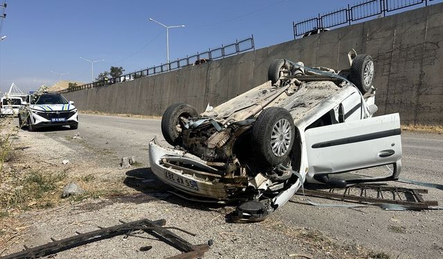 Van’da kontrolden çıkan otomobil istinat duvarından düştü: 1 kişi yaralandı!