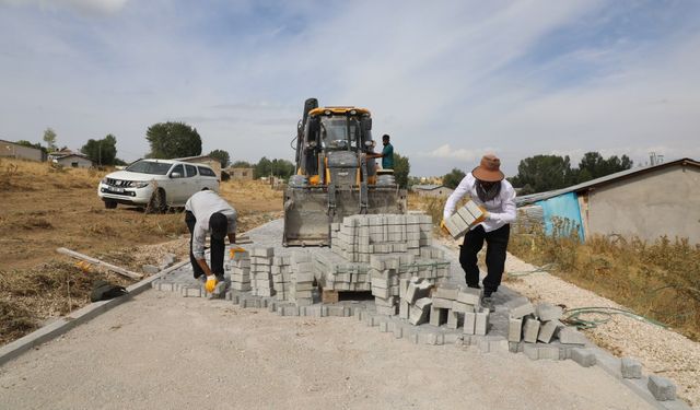 Tuşba’daki 5 mahallenin yolları parke ile buluştu!