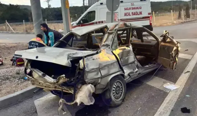 Yolucu otobüsü ile otomobil kafa kafaya çarpıştı: 2 kişi öldü!