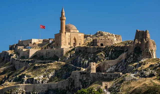 Van Kalesi’ni gezen Alman turist hayatını kaybetti!
