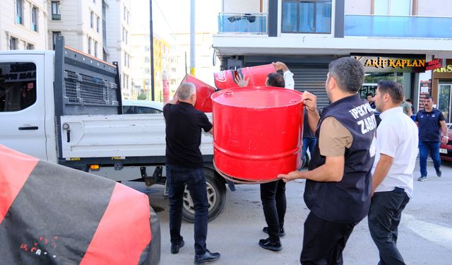Van’da kaldırım işgallerine zabıta müdahalesi: Sokaklardaki masa ve sandalyeler kaldırıldı!
