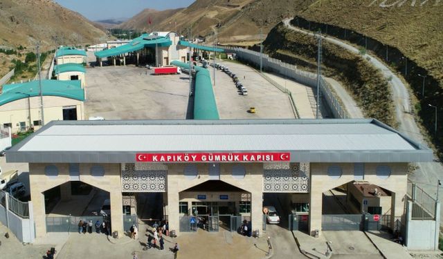 Van’da kapı açıldı, kuyruğu kaldı!