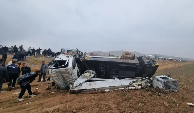 Van’da 3 araç birbirine girdi: 3’ü ağır 10 kişi yaralandı!