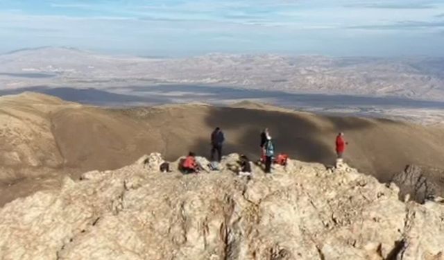 Van’da 4 saatlik zirve tırmanışı başarıyla sonuçlandı!