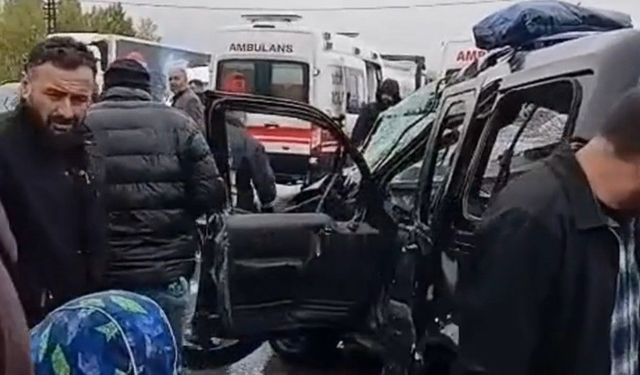Van’da bir kaza daha: Tır ile aracın çarpıştığı kazada 2 kişi yaralandı!