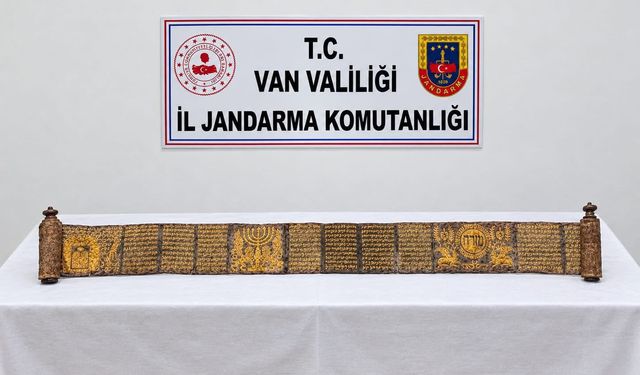 Van’da tarihi eser operasyonu: Altın yaldızlı Tevrat ele geçirildi!