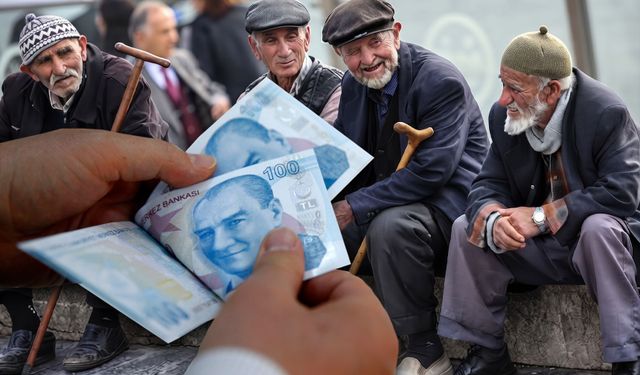 Van’da emekliler geçinemiyor: Vanlı emekliler zam talep etti!