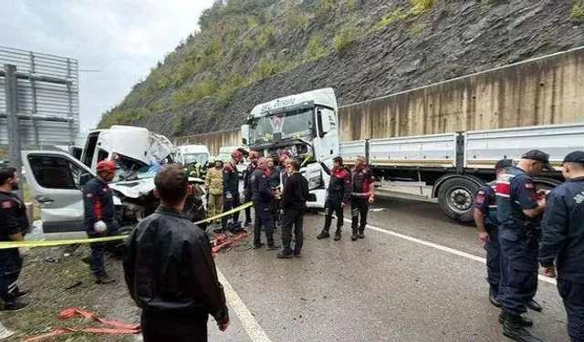 Tır ile yolcu minibüsünün çarpıştığı kazada yaralanmıştı: Merve 17 günlük yaşam mücadelesini kaybetti!