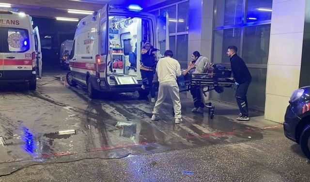 15 yaşındaki çocuk dehşet saçtı: Tartıştığı 2 kişiyi bıçaklayarak ağır yaraladı!