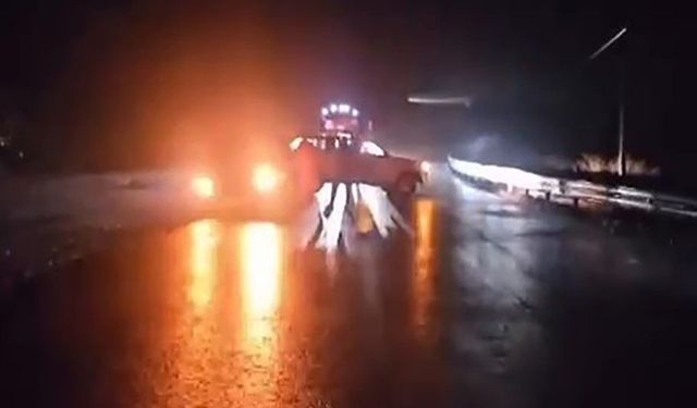 Van-Hakkari Yolu’nda iki araç yoldan çıktı: Büyük hasar meydana geldi!